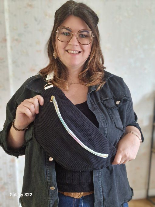 Sac banane, velours noir et motif géométrie 
