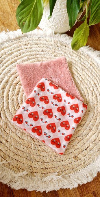 5 Lingettes démaquillantes cœur visage. 